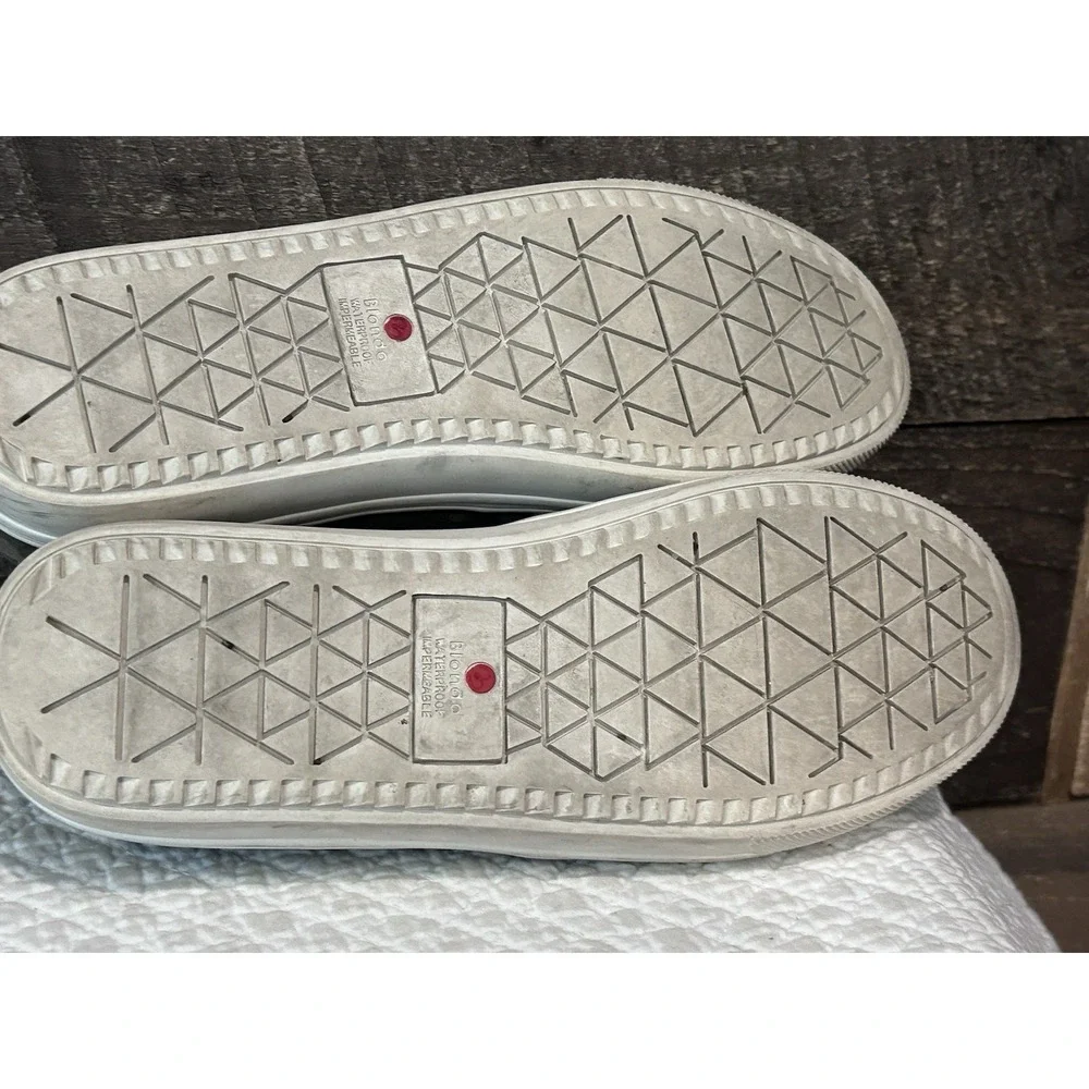 Blondo Slip-On‎ Waterproof Sneaker with Camouflage Design, 7.5